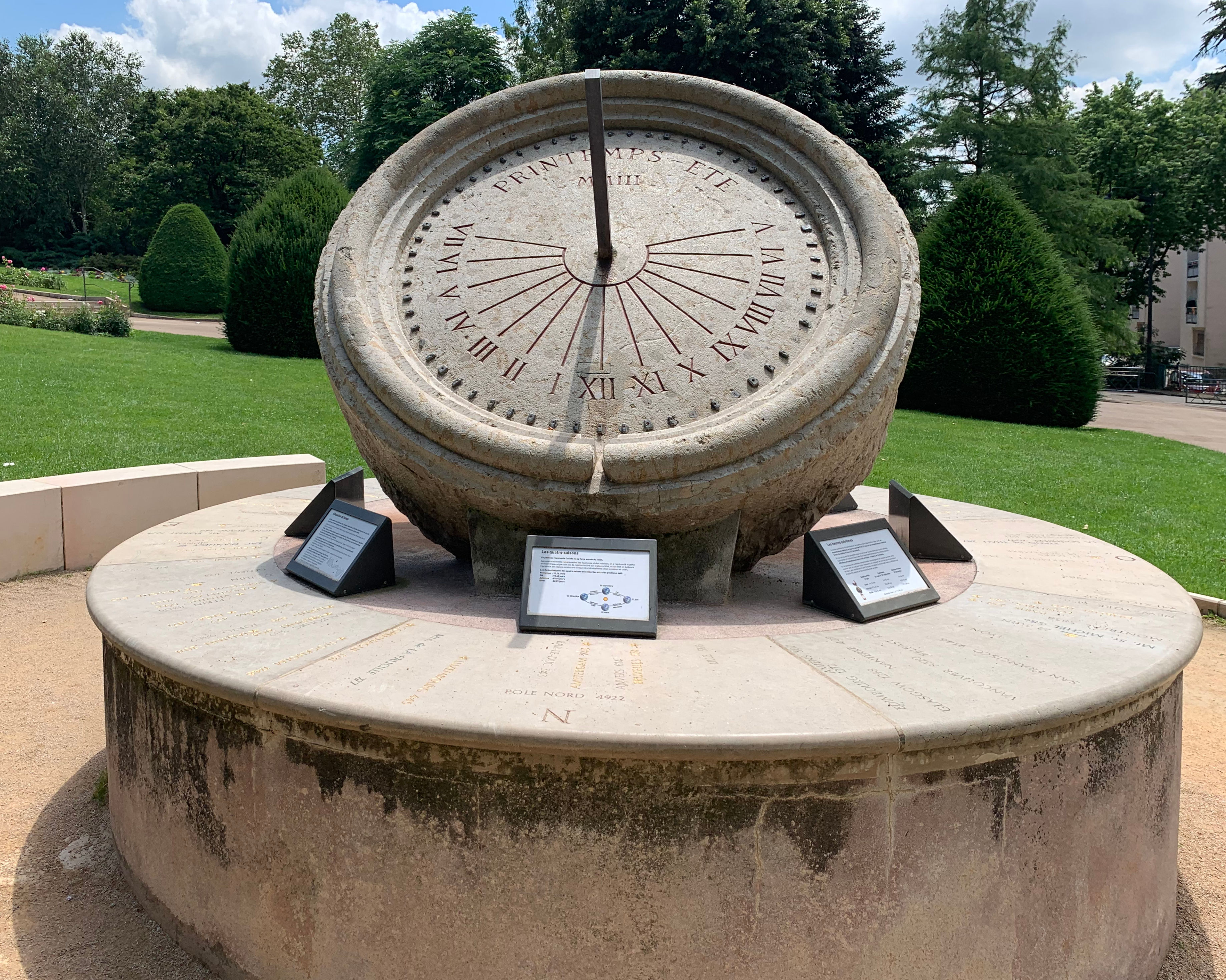 Cadran solaire equatorial de Saint-Priest